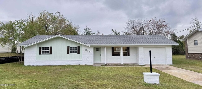 Building Photo - Must-See Property