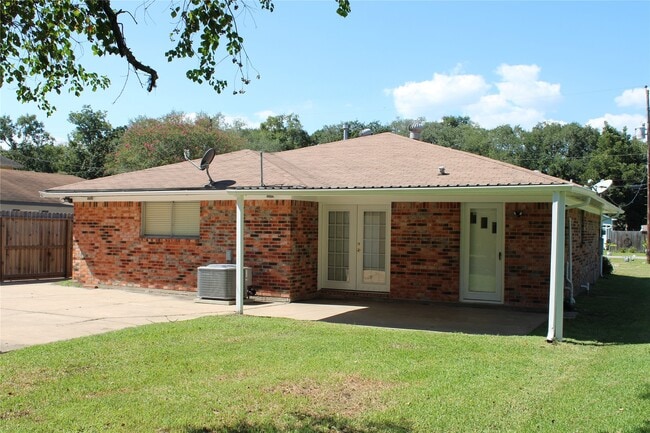 Photo - 121 Mary Ln