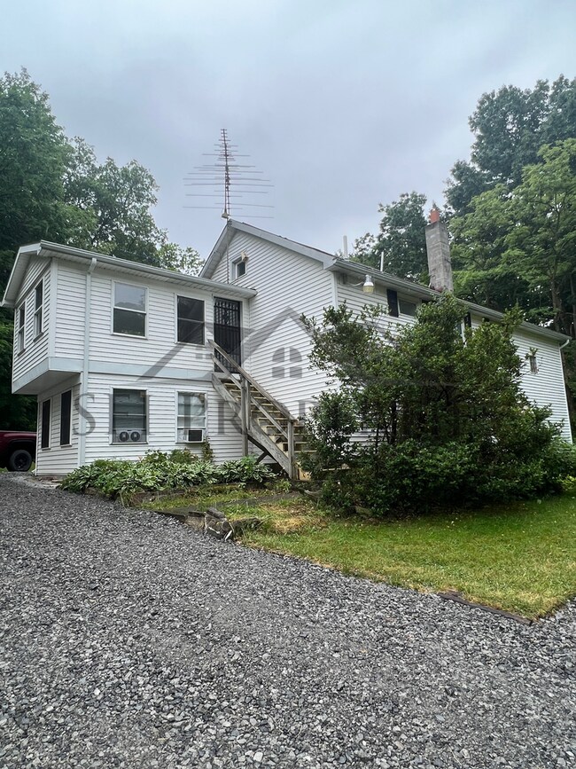 Building Photo - Lee6-8 Unit Lee8