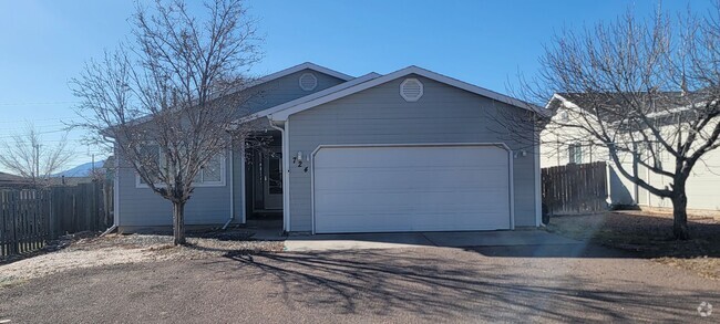 Building Photo - 3 bedroom 2 bath with a 2 car garage Rental