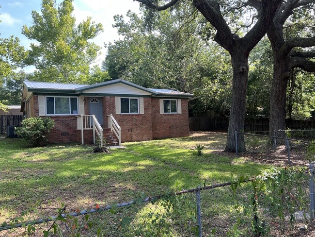 Photo - 197 Willow Ave