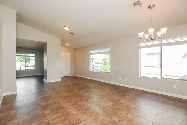 Photo - 501 S 112th Dr