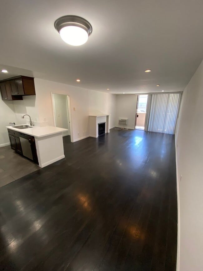 West Knoll Plaza Apartments