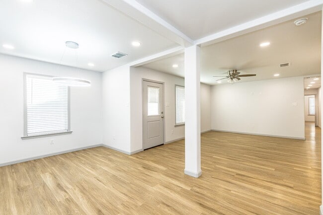 Photo - 1201 N Essex Ave