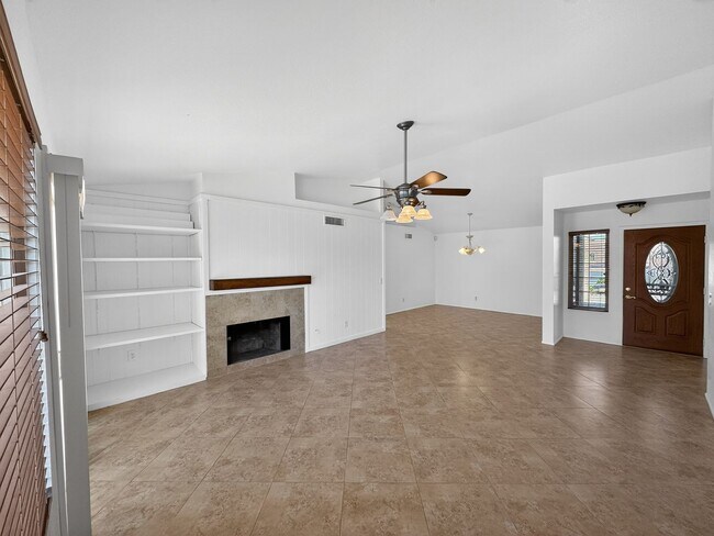 Photo - Spacious 4 Bedroom Pool Home in Quiet Cul De Sac