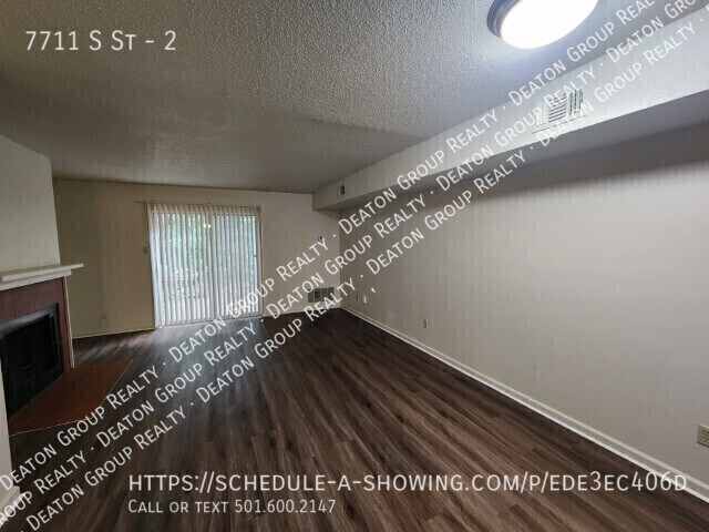 7711 S St-2