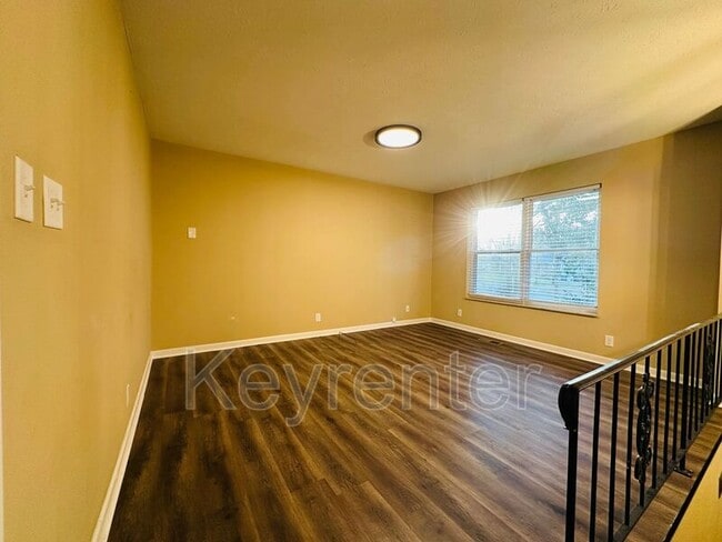 Photo - 918 W Forest Blvd