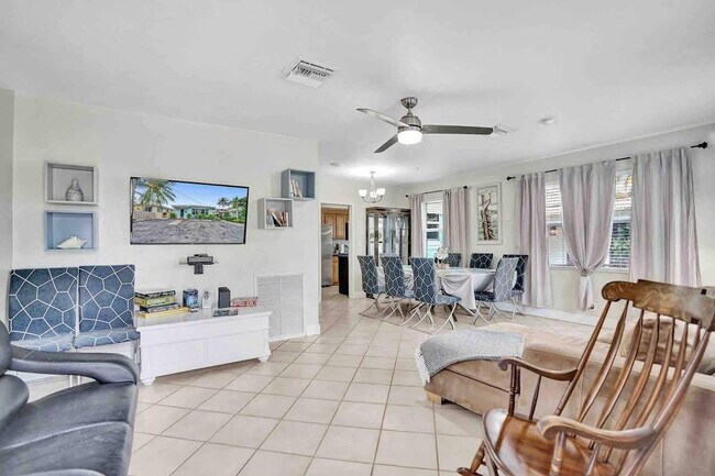 Photo - 326 Walnut St