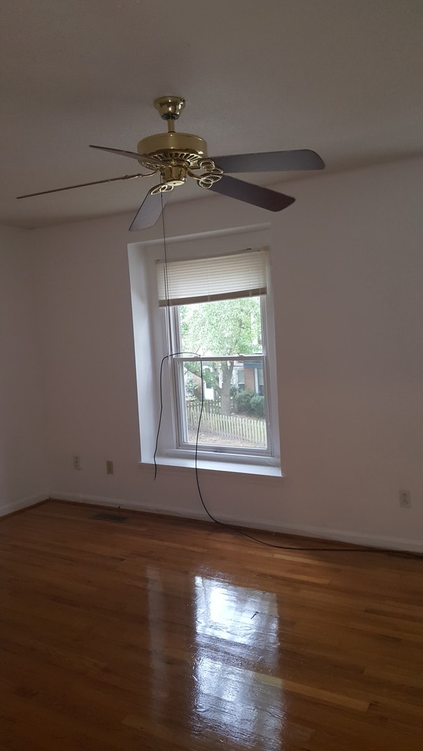 Photo - Virginia Beach- 3 Bed / 1.5 Bath end unit townhouse in Green Run