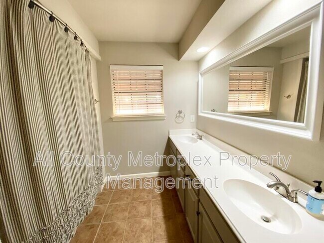 Photo - 823 Saint Paul Ct