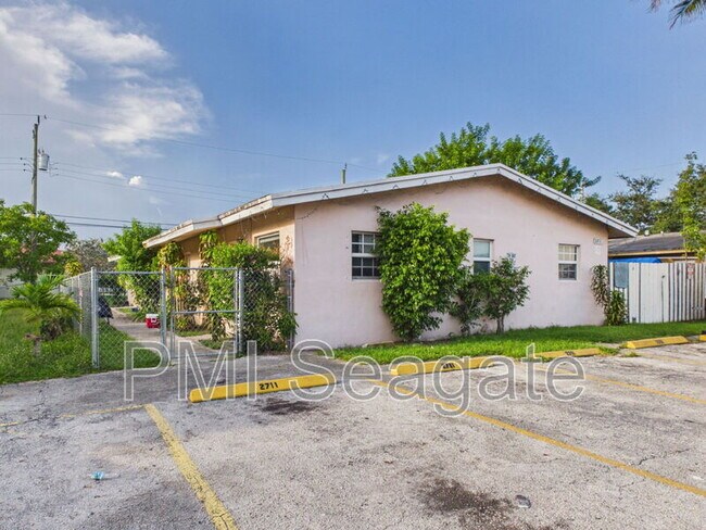 2711 NW 1st St Unidad 4