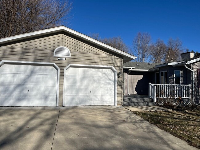 Photo - Beautiful 4 Bedroom, 3 Bathroom Home in Desirable Country Club Manor