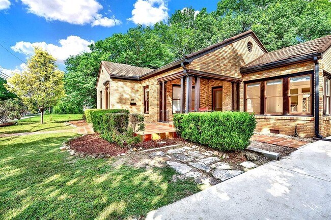 Photo - 608 W Hopkins St