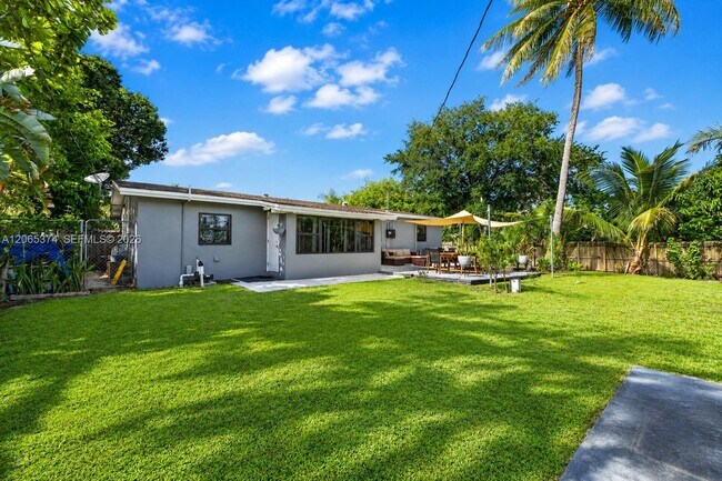 Photo - 300 NW 28th St