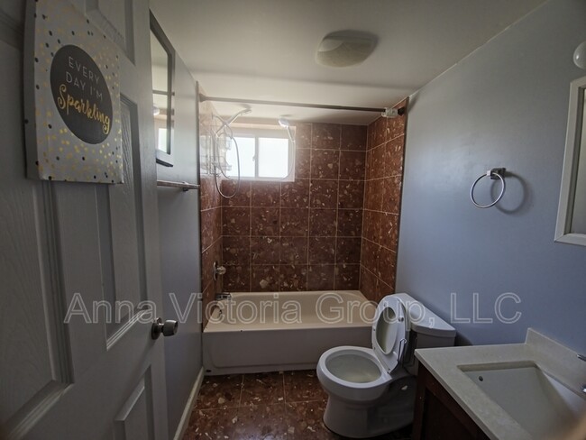 Photo - 2317 Roslyn Ave