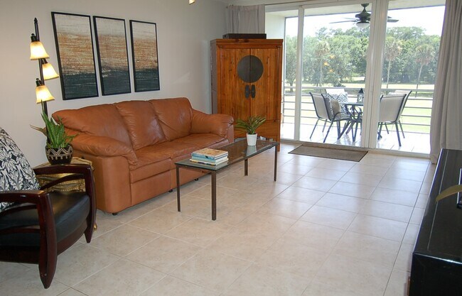 Photo - 575 Oaks Ln Unit 303