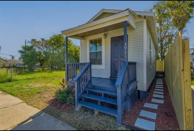 Photo - 3911 Winnie St