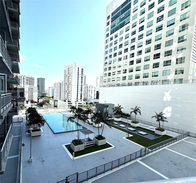 Building Photo - 690 SW 1st Ct Unit 1134