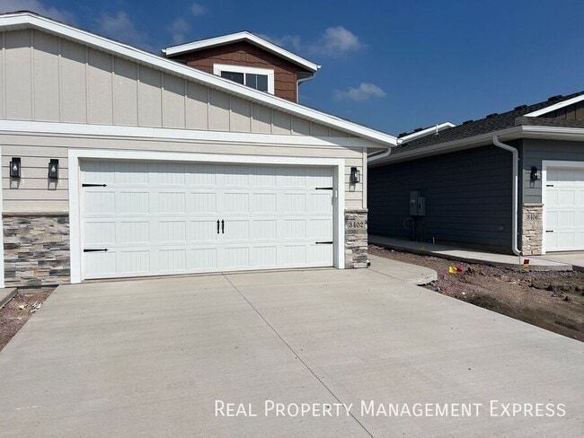 Photo - Beautiful 3 Bedroom 2.5 Bathroom Townhome