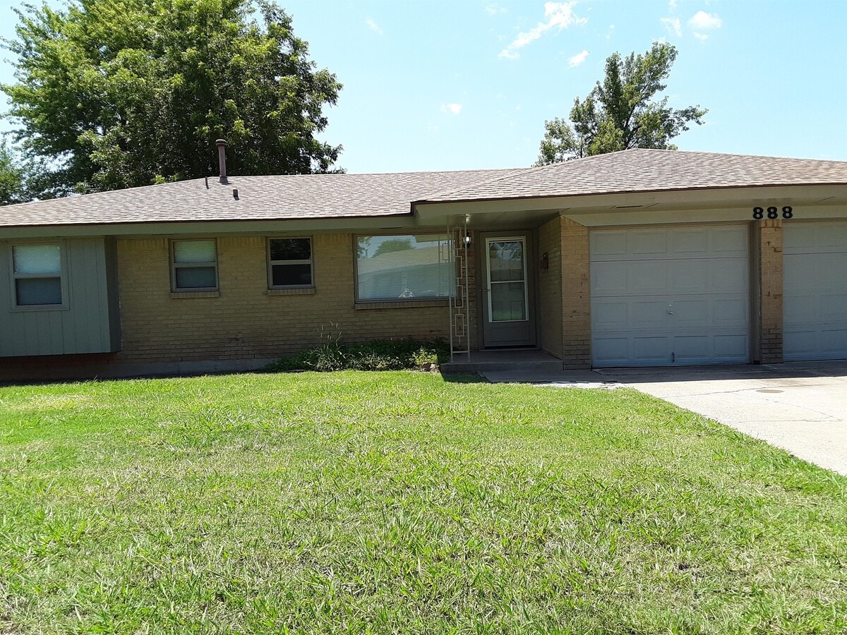 Photo - 888 NW 14th St