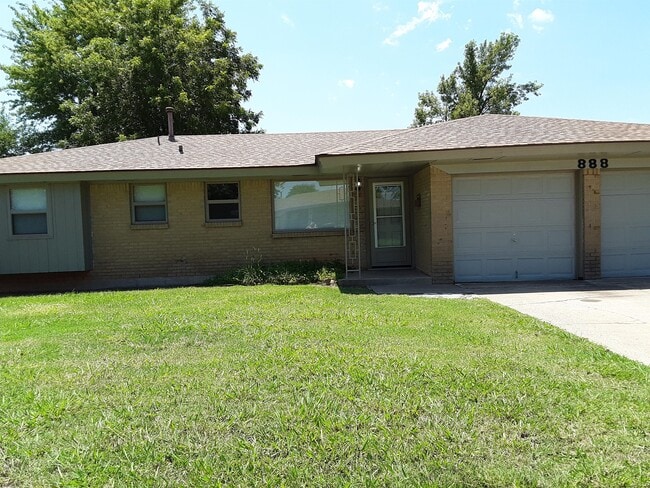 Building Photo - 888 NW 14th St