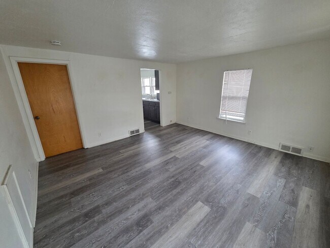 Photo - 219 Winneconne Ave Unit Upper