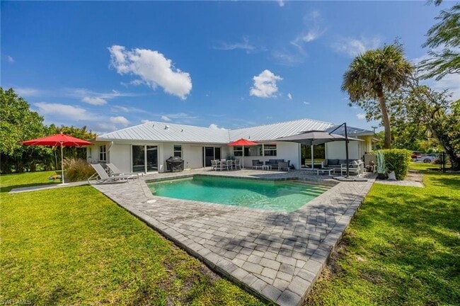 Building Photo - 409 Cypress Way E