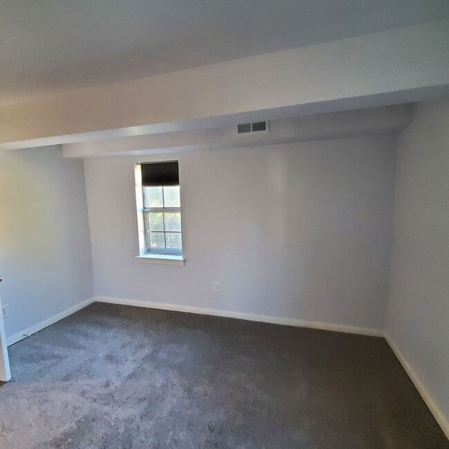 Photo - 525 Burgoyne Rd