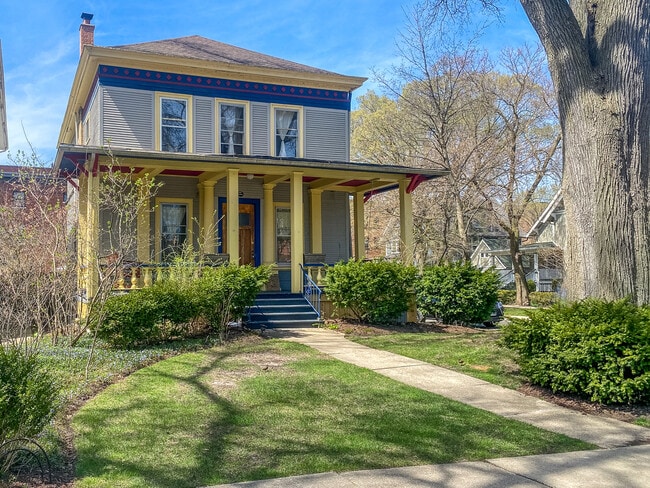 Photo - 1946 Orrington Ave