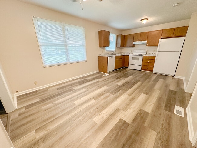 Photo - 706 E 15th St