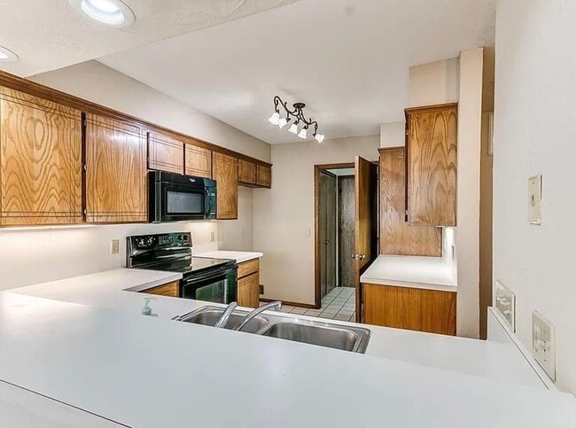 Photo - Beautiful 3bed/3bath Townhome Available in Westside Norman!!