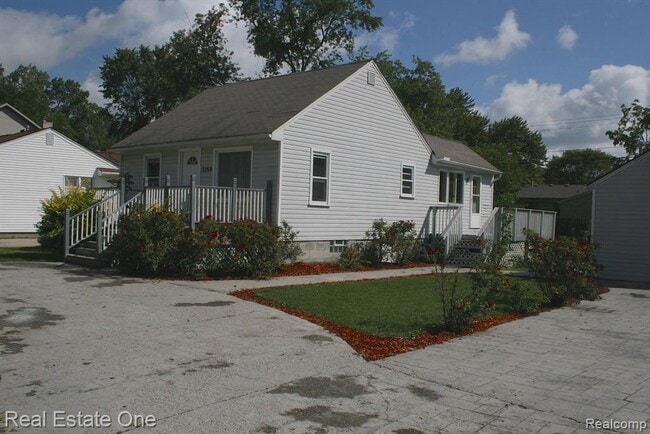 Photo - 3268 Troy Ave