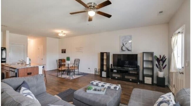 Photo - 313 Nixon Way