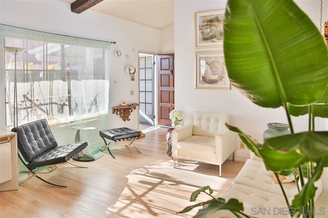 Photo - Light, Bright + Airy 2 Bed, 2 Bath Second Floor Condo in Highly Desirable Hillcrest! Unidad 5