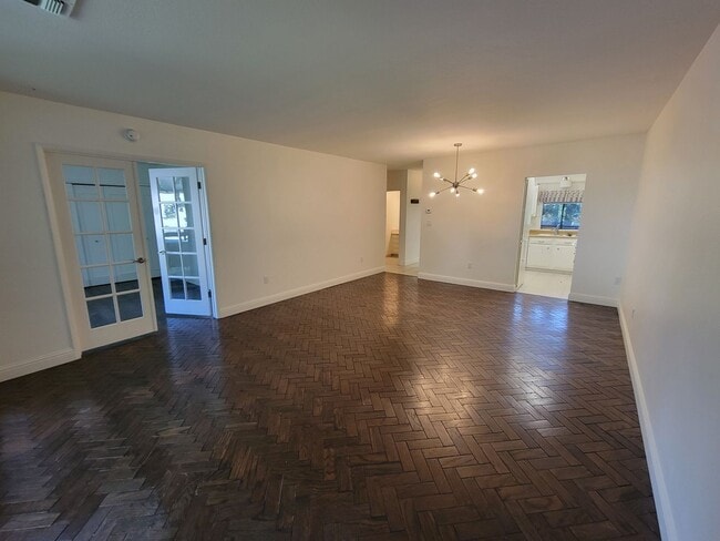 Building Photo - Stylish 2 Bed 1 Bath Midtown Apartment