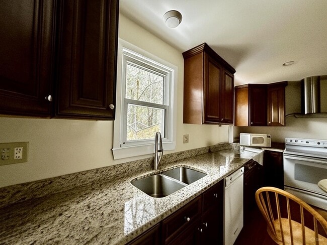 Photo - 108 Chesterfield Rd