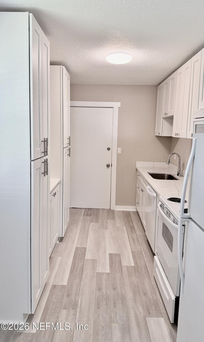 Photo - 696 Kestner Rd