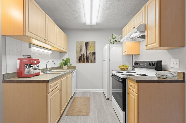 Building Photo - Banyan Trail Rental