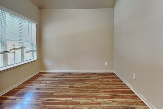 Photo - 1411 Cameron Park Ln