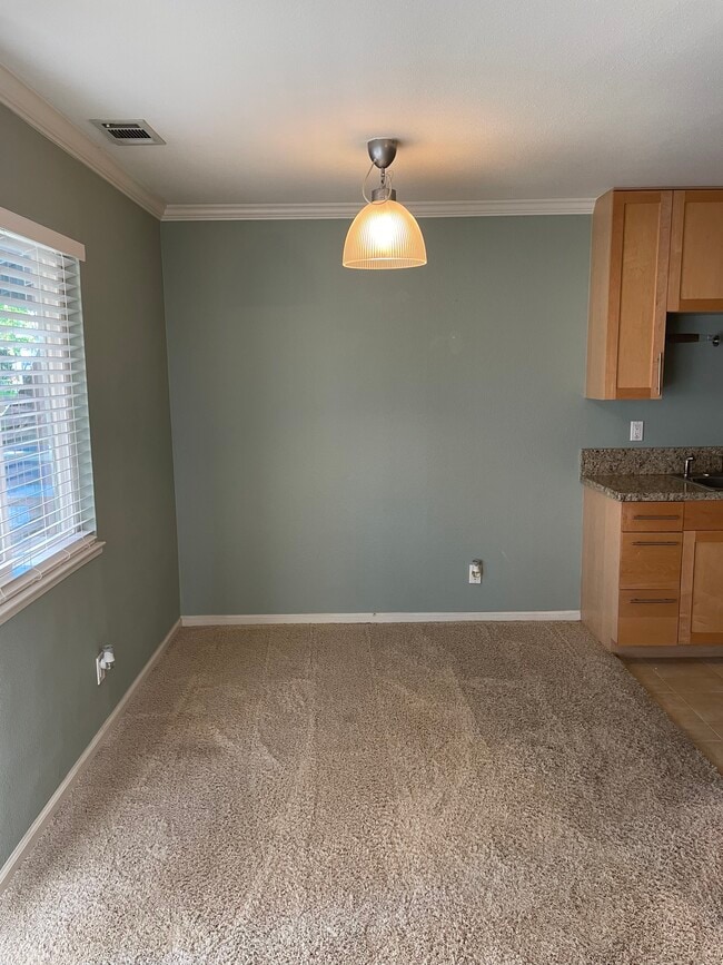Dining Area - 231 Masters Ct Unit 4