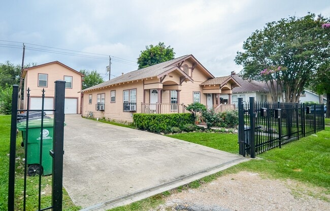 303 Vincent St
