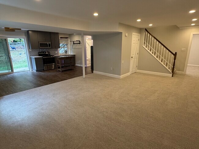 Photo - 4904 POWELL RD