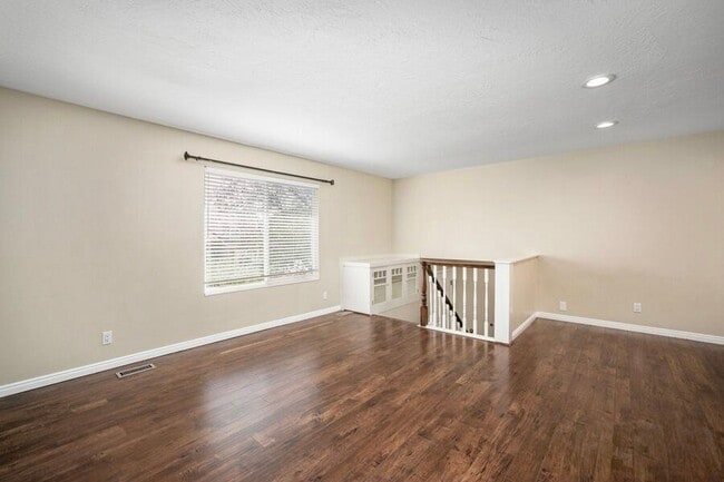 12093 Pineridge Rd