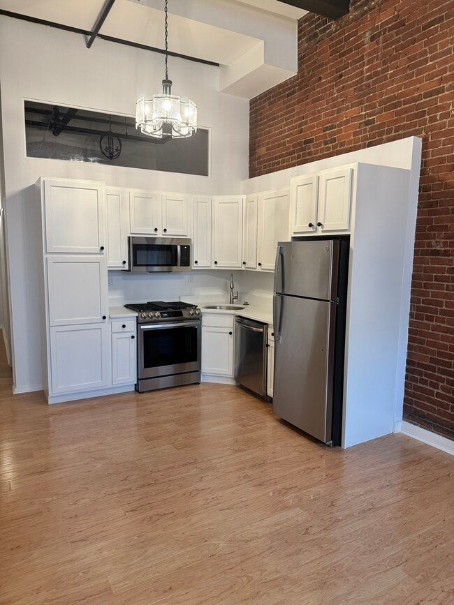 Building Photo - 254 Friend St Unit 1