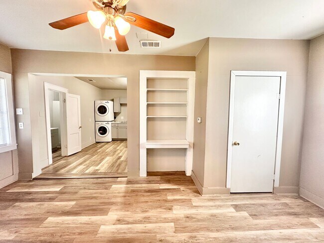 2613 N Elm St Unit B