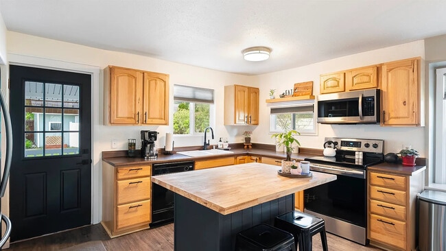 Photo - 3108 W Glass Ave