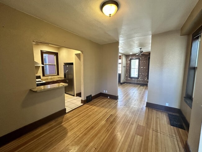 Photo - 2065 Emerson St