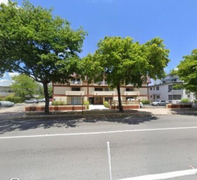 Building Photo - 1175 Normandy Dr Unit 2D