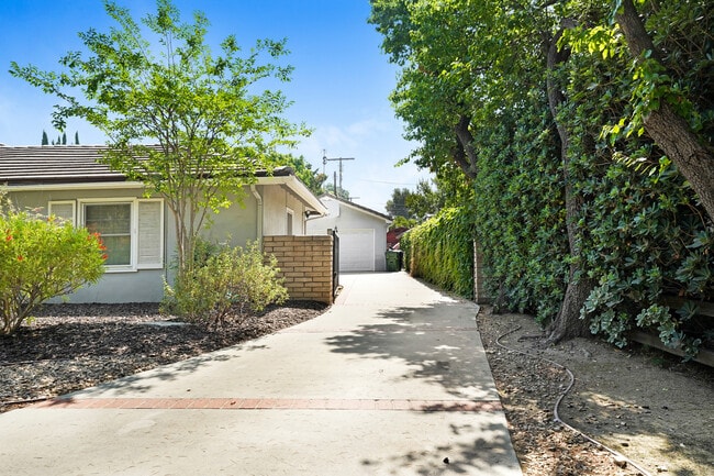 Photo - 10920 White Oak Ave House