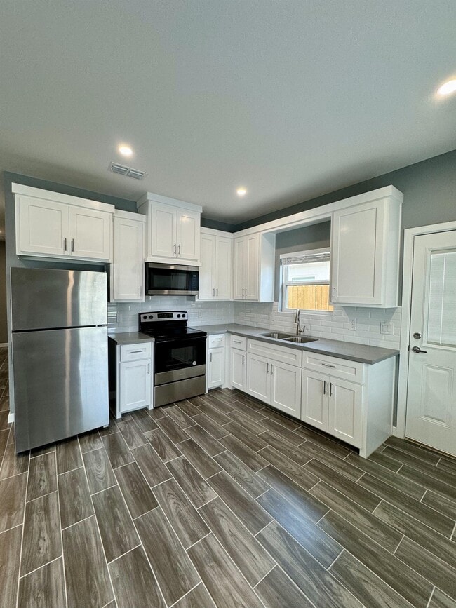 Photo - 3004 W Driftwood St Unit 2
